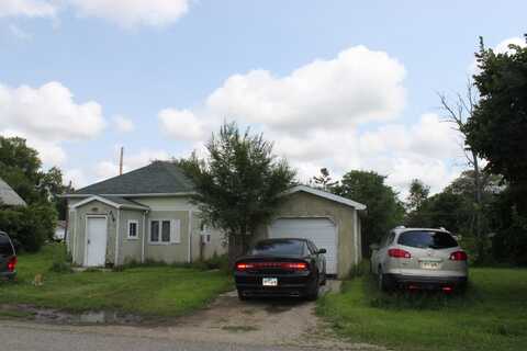 116 N Oak Street, Waubay, SD 57273