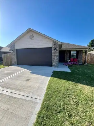 1807 E Annette DR, Siloam Springs, AR 72761