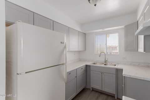 4714 E BELLEVIEW Street, Phoenix, AZ 85008