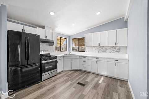 9108 Eastwind Circle, Bakersfield, CA 93306