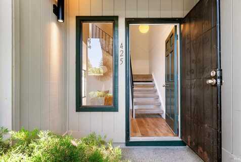 425 W Freeway Drive, Napa, CA 94558