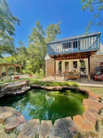 604 Flag Creek Dr, Llano, TX 78643