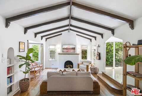 8260 Oakwood Ave, Los Angeles, CA 90048