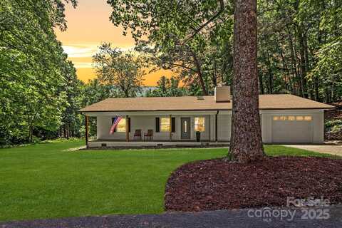 103 E White Pine Road, Hendersonville, NC 28739