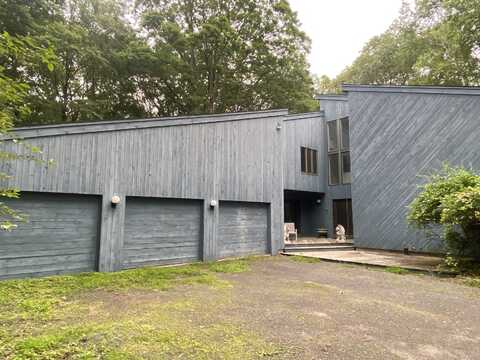 11 Winding Brook Road, Newtown, CT 06470