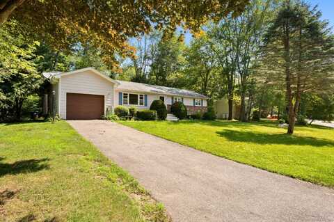31 Ravenwood Road, North Stonington, CT 06359