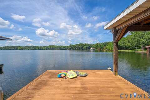 21 BROWNS POINT Lane, Bumpass, VA 23024