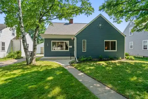1029 Pennsylvania St, Sturgeon Bay, WI 54235