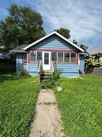 1236 Stewart Street, Des Moines, IA 50316