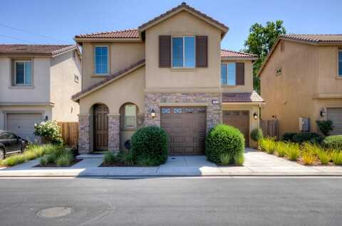 7018 Brookdale Dr N, Fresno, CA 93722