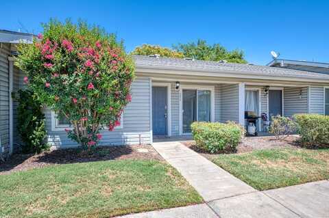 303 Bullard Avenue E, Fresno, CA 93710