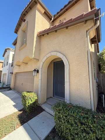 6303 Creek View Lane E, Fresno, CA 93727