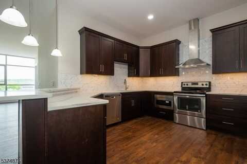 46 E Main St, Somerville, NJ 08876