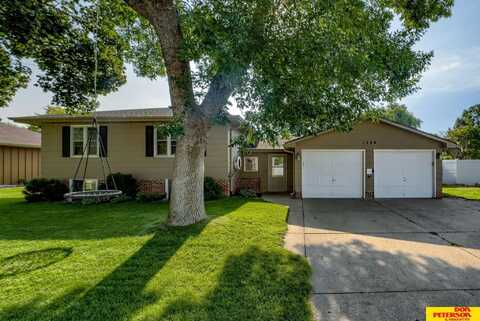 1228 N Clarmar Avenue, Fremont, NE 68025
