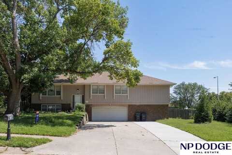 821 N 121st Street, Omaha, NE 68154