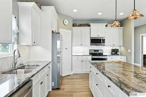 745 N 10th Avenue, Springfield, NE 68059