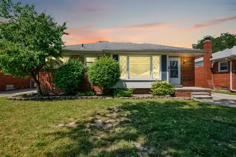 28919 Ursuline Street, Saint Clair Shores, MI 48081