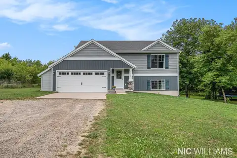 1530 21 Mile Road NE, Cedar Springs, MI 49319