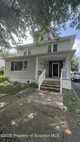 657 Jefferson Avenue, Jermyn, PA 18433