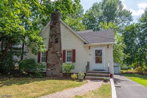 16 S Cedar Pkwy, Livingston, NJ 07039