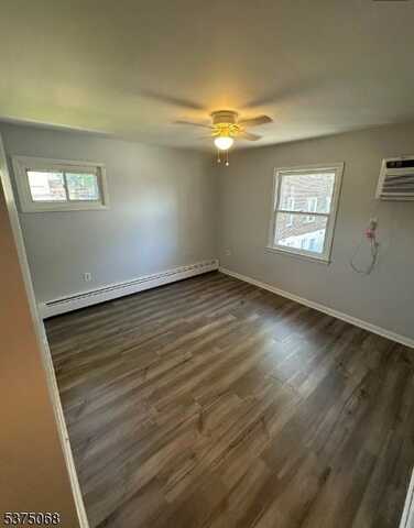534 Lake Ave, Lyndhurst, NJ 07071