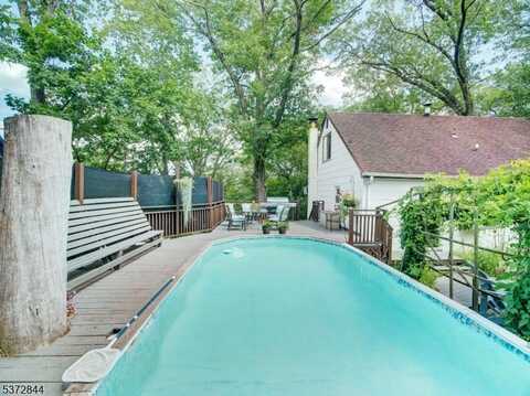 2 Roger Ave, Wanaque, NJ 07420