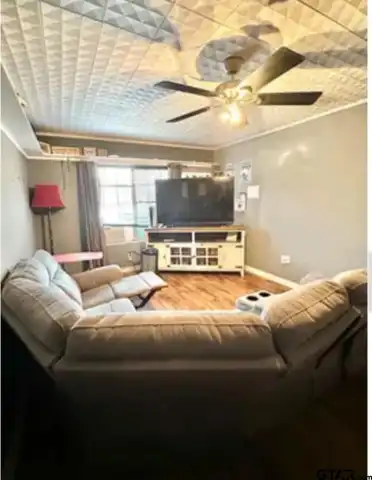 1003 West Point Tap Rd, Palestine, TX 75803