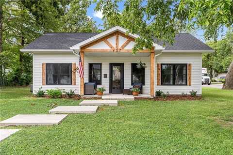427 W Walnut Street, Nevada, MO 64772
