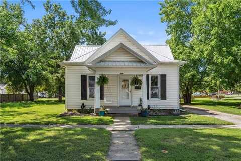 208 E 3rd Avenue, Garnett, KS 66032