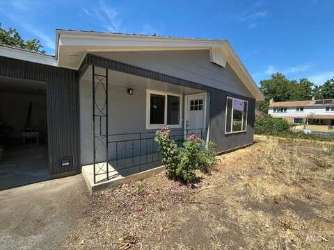 513-515 Bryden Dr, Lewiston, ID 83501