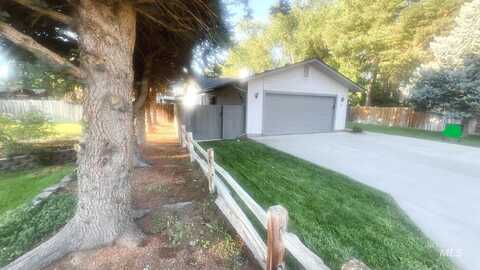 1362 N 6th East, Mountain Home, ID 83647
