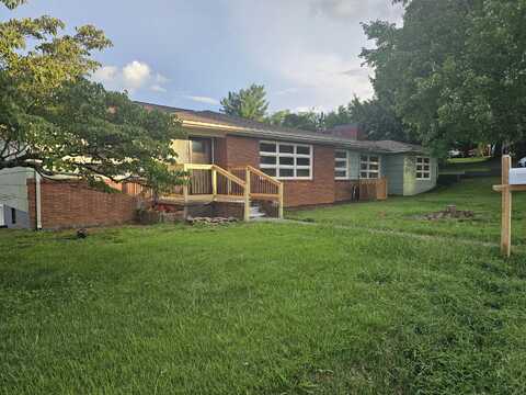 228 Washington Avenue, Newport, TN 37821