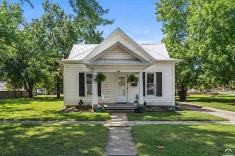 208 E 3rd Avenue, Garnett, KS 66032