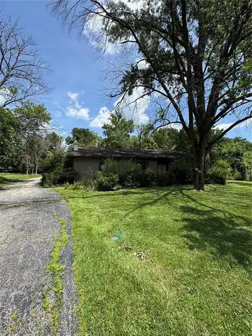 21 Balcon Estate, Creve Coeur, MO 63141