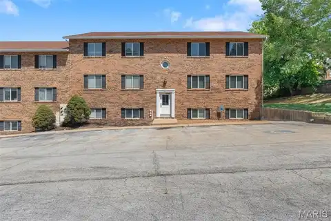 11 Village West Court, Washington, MO 63090