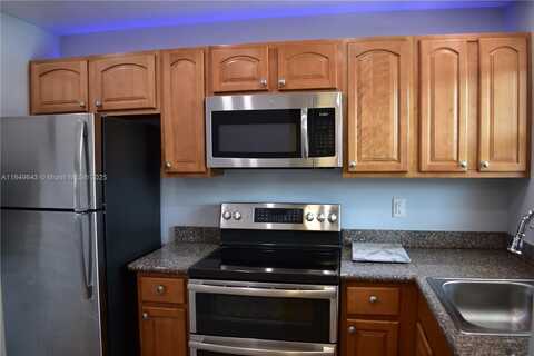8590 Sunrise Lakes Blvd, Sunrise, FL 33322