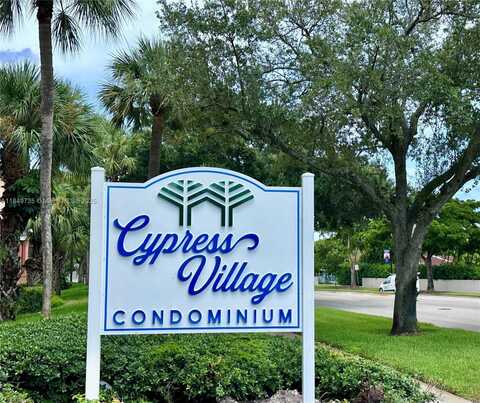 7208 Fairway Dr, Miami Lakes, FL 33014