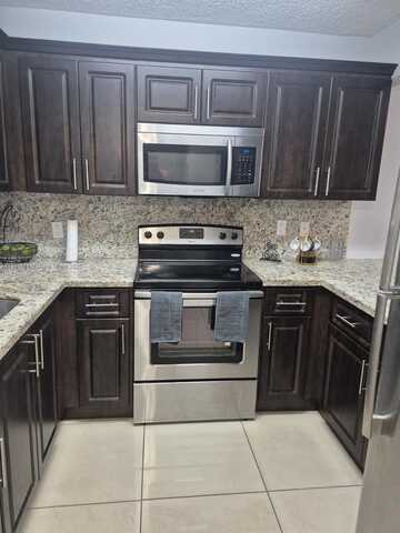 7865 W 30th Ct, Hialeah, FL 33018