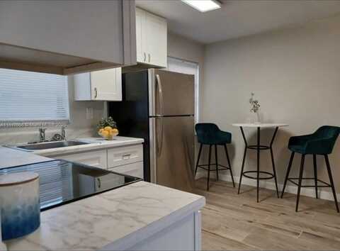 721 NE 10th St, Hallandale Beach, FL 33009