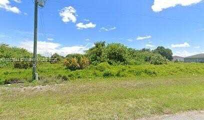 3058 Adcock Dr, Labelle, FL 33935