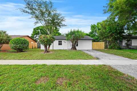 8201 SW 7th Ct, North Lauderdale, FL 33068