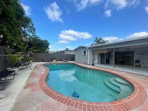 6646 NW 1st Ct, Margate, FL 33063