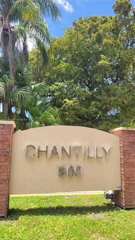 900 NE 195th St, Miami, FL 33179