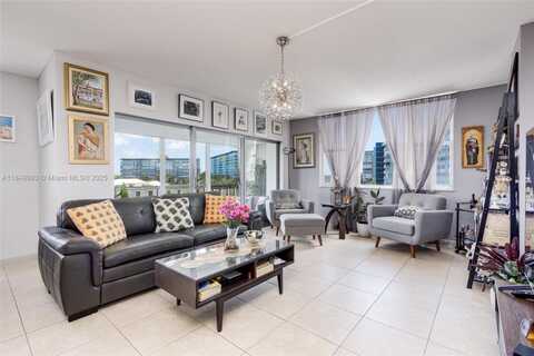 4330 Hillcrest Dr, Hollywood, FL 33021