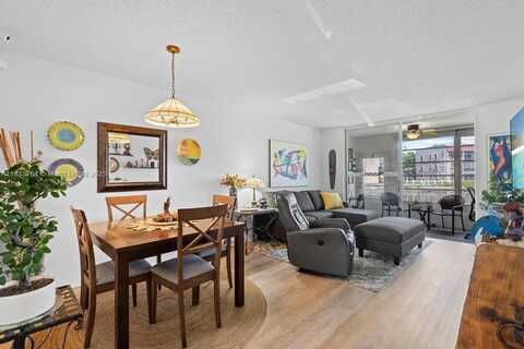 9181 Sunrise Lakes Blvd, Sunrise, FL 33322