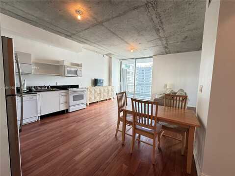 690 SW 1st Ct, Miami, FL 33130