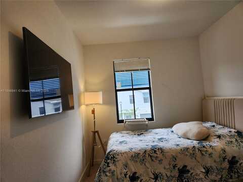 880 NW 3rd Way, Pompano Beach, FL 33060