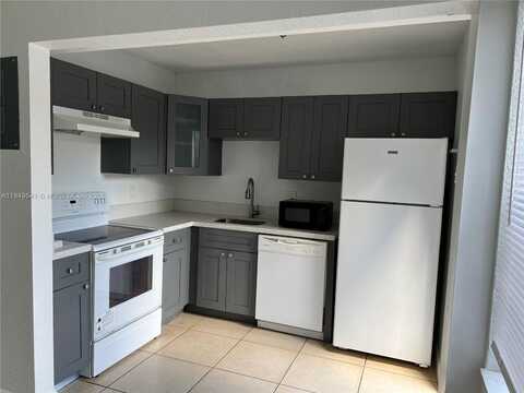 4705 NW 9th Dr, Plantation, FL 33317