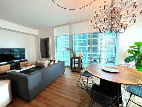 300 S Biscayne Blvd, Miami, FL 33131
