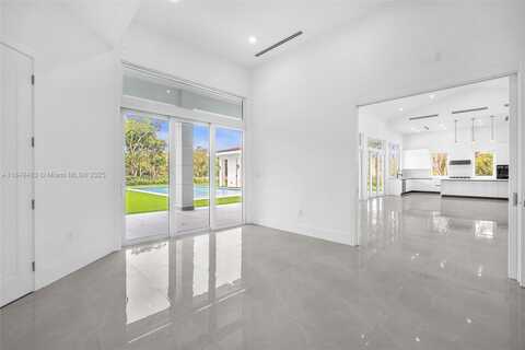 7900 SW 70th St, Miami, FL 33143
